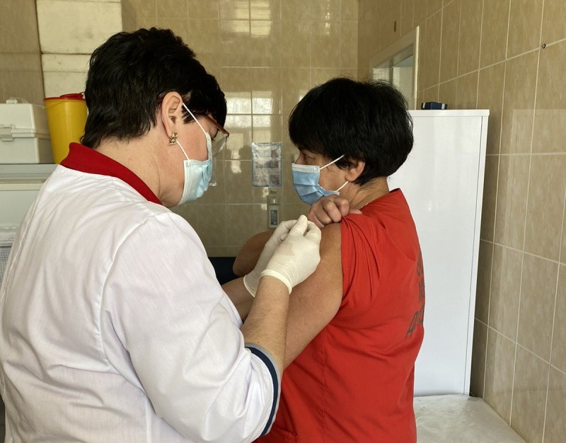 КНП «ЦПМСД» Дергачівської міської ради Харківської області 31.03.2021 р. розпочало кампанію з вакцинації населення від COVID-19