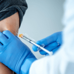 Україна відкриває останній - 5-й етап вакцинації населення проти COVID-19, на якому щеплюватимуть усіх охочих віком від 18 років
